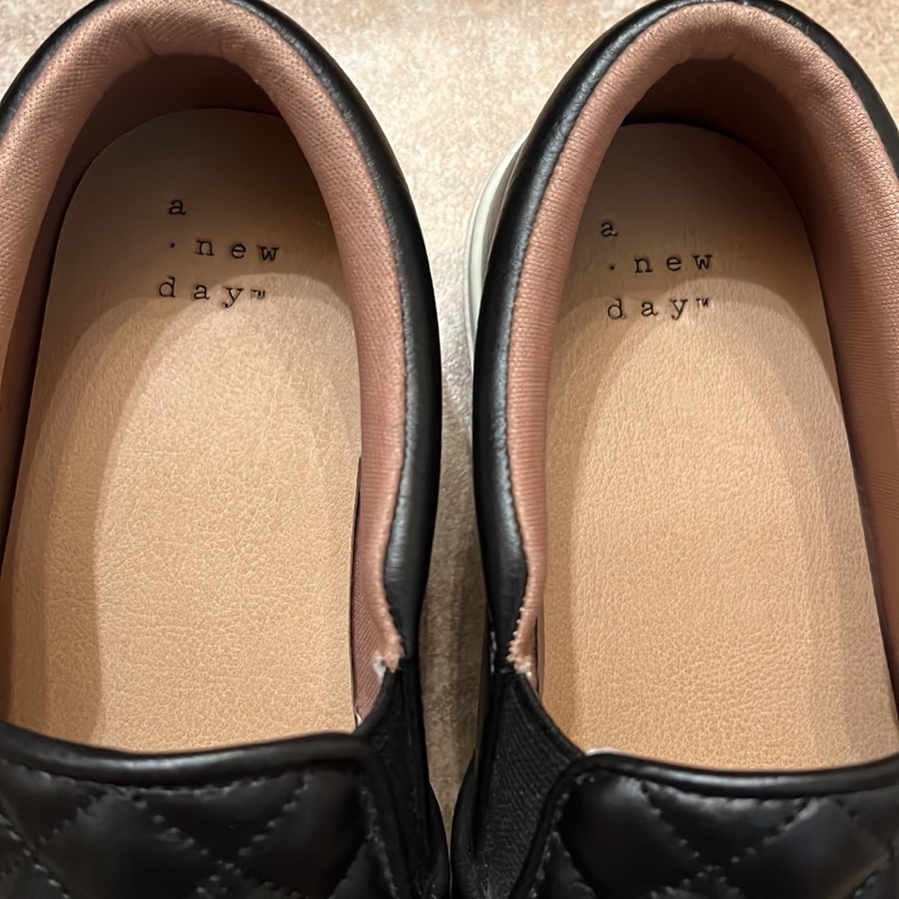Target slip ons - Picture 2 of 5